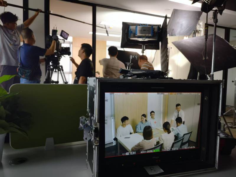 余干县TVC拍摄公司：科技产品视觉化大师，诠释未来感与功能美学